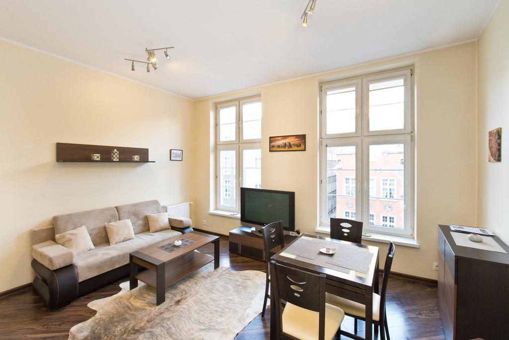 Gdanskie Apartamenty - Apartamenty - Dluga Z Widokiem Na Ratusz I Nad Motlawa Стая снимка